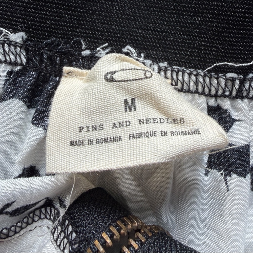 Pins & Needles Black and White Floral Skater Mini Skirt Floral Zip Up Juniors M - Picture 7 of 7